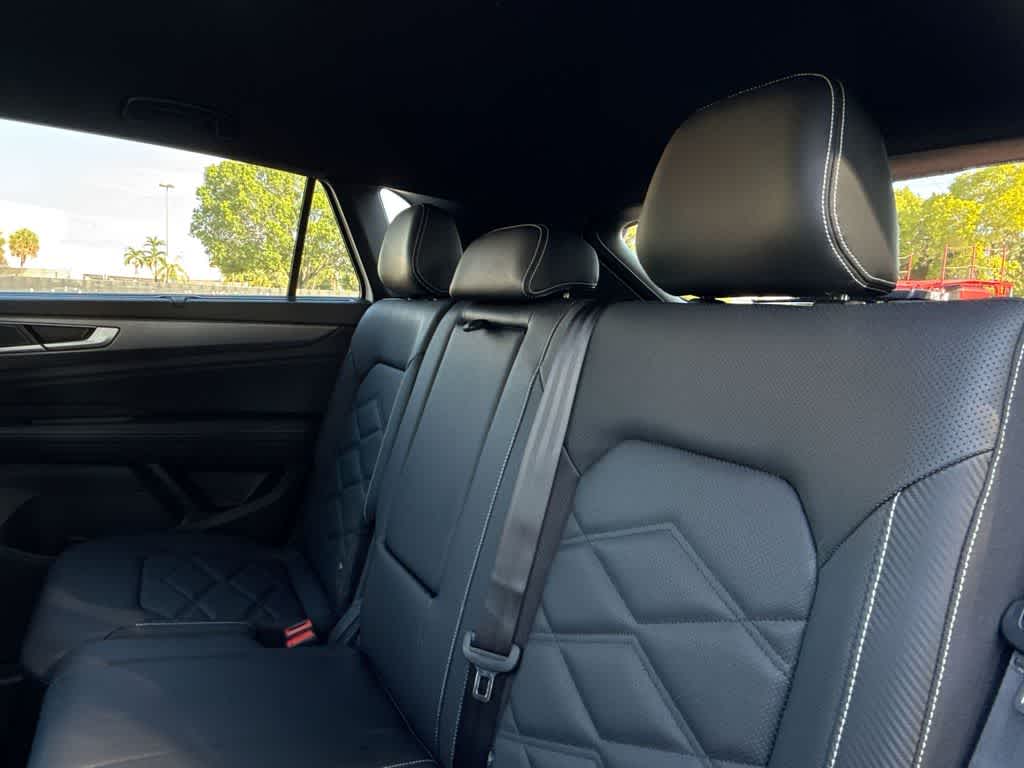 2026 Volkswagen Atlas Cross Sport 2.0T SE w/Technology