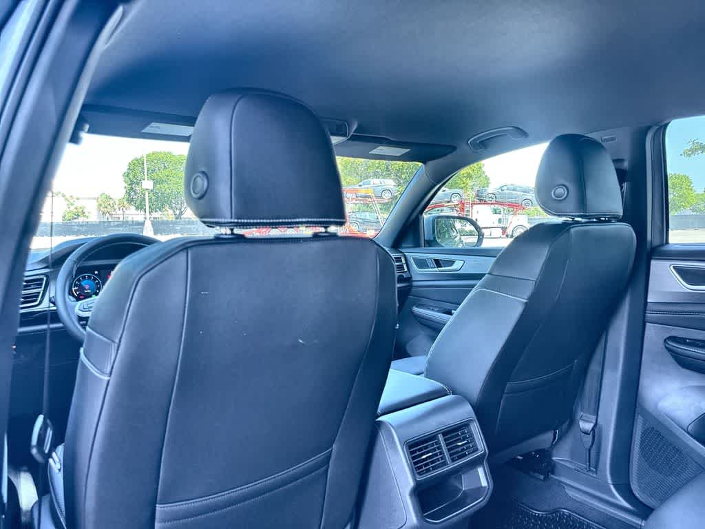 2026 Volkswagen Atlas Cross Sport 2.0T SE w/Technology