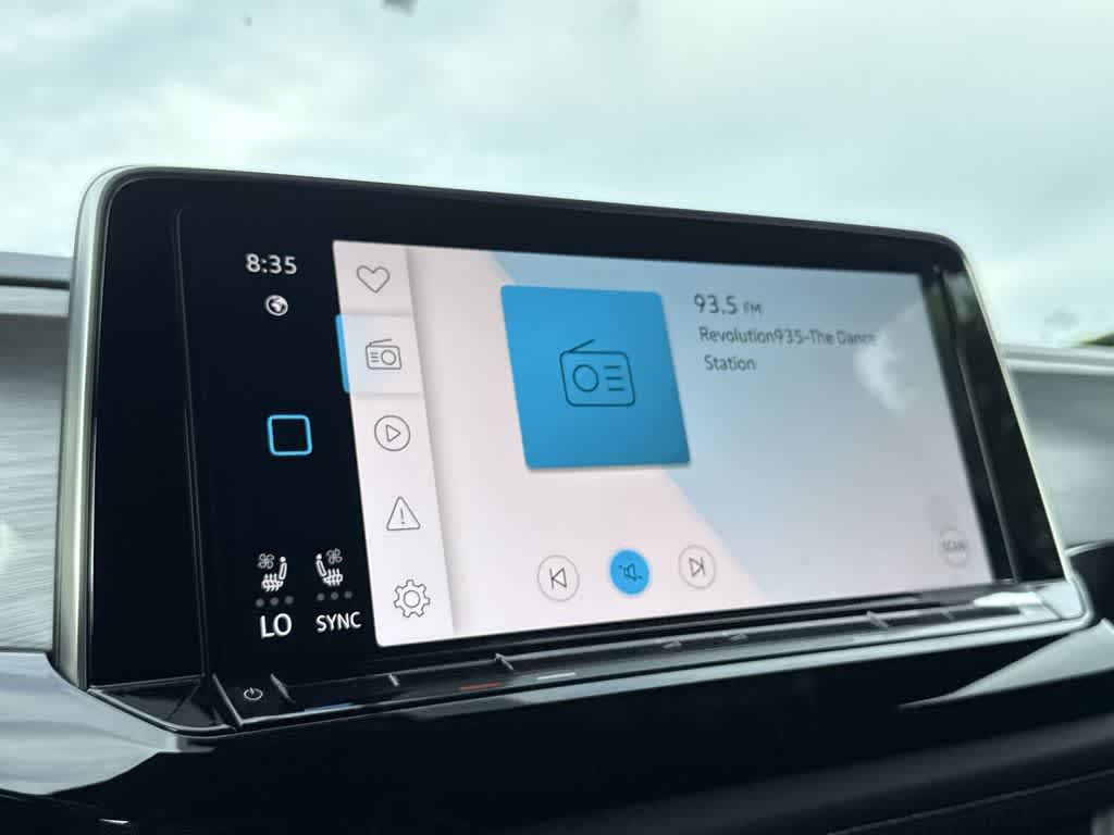 2026 Volkswagen Atlas Cross Sport 2.0T SE w/Technology