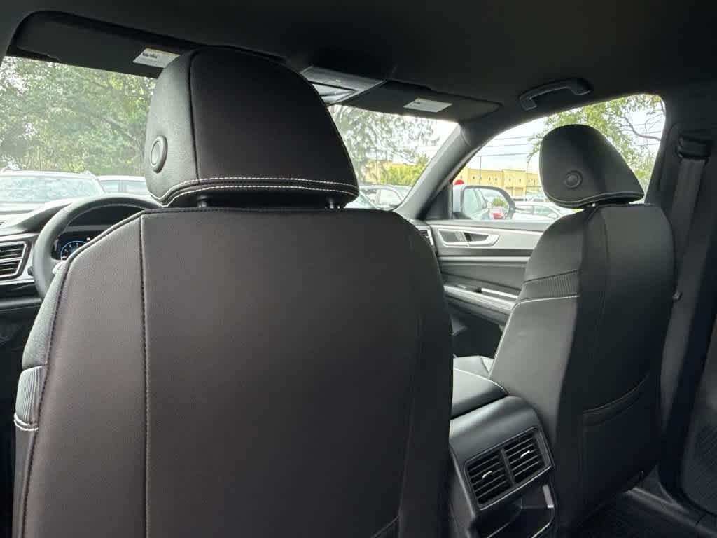 2026 Volkswagen Atlas Cross Sport 2.0T SE w/Technology
