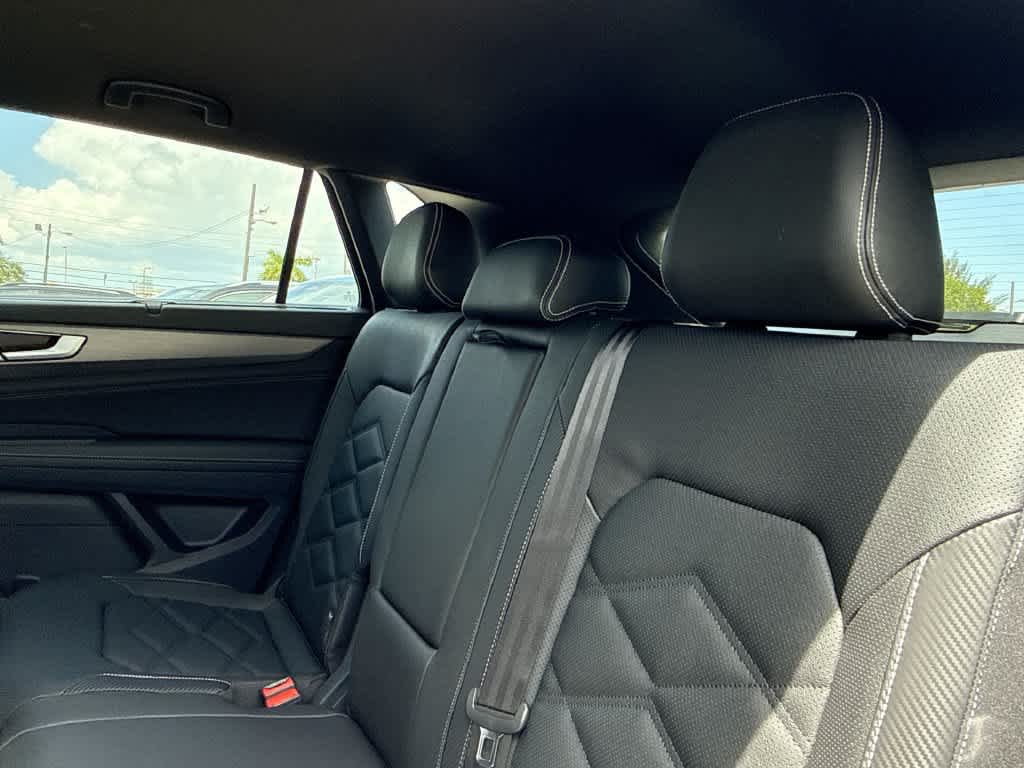 2026 Volkswagen Atlas Cross Sport 2.0T SE w/Technology