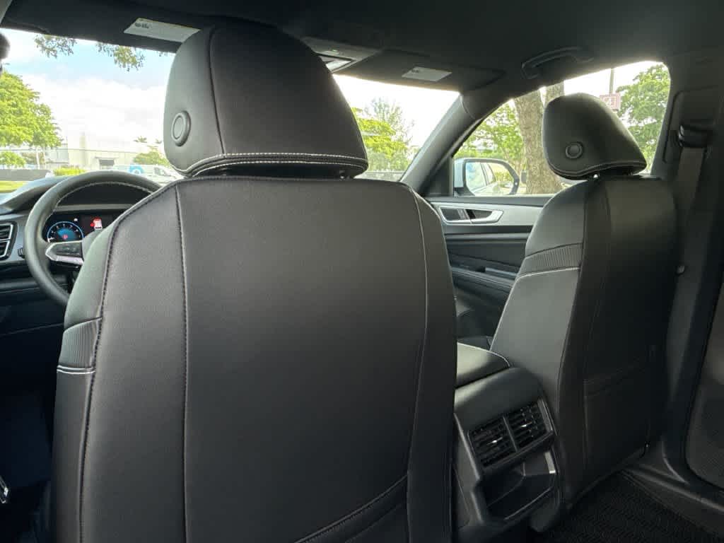 2026 Volkswagen Atlas Cross Sport 2.0T SE w/Technology