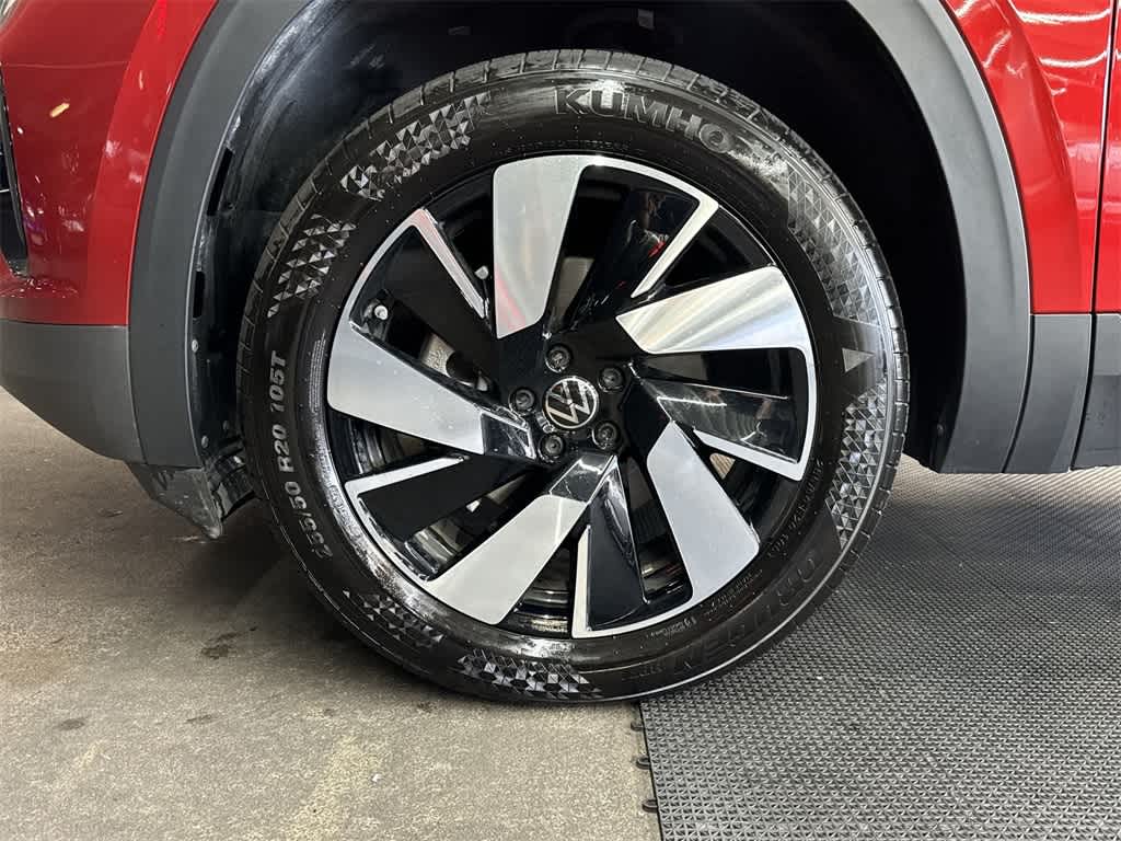 2025 Volkswagen Atlas Cross Sport 2.0T SE w/Technology