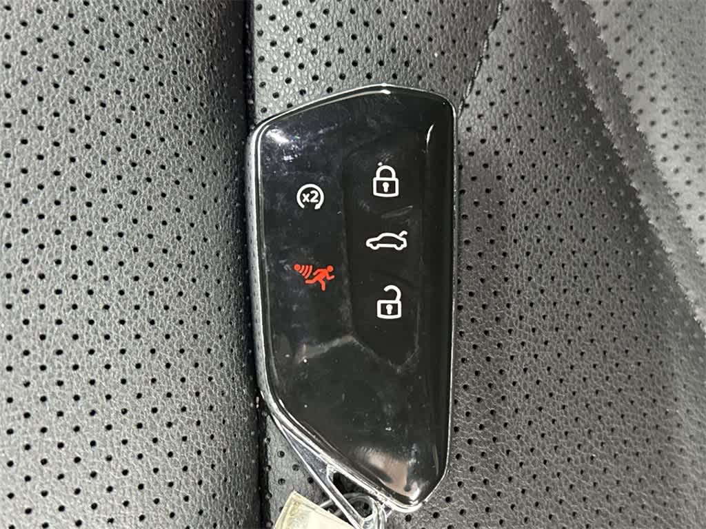 2025 Volkswagen Atlas Cross Sport 2.0T SE w/Technology