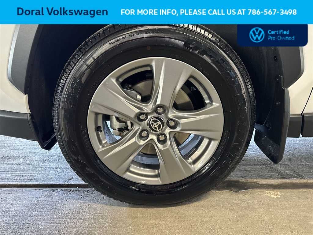 2025 Toyota RAV4 XLE