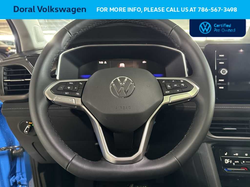 2025 Volkswagen Taos SE Black
