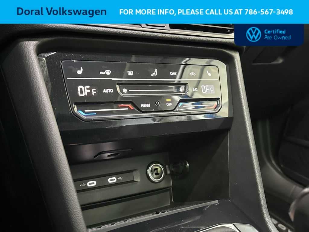 2025 Volkswagen Taos SE Black