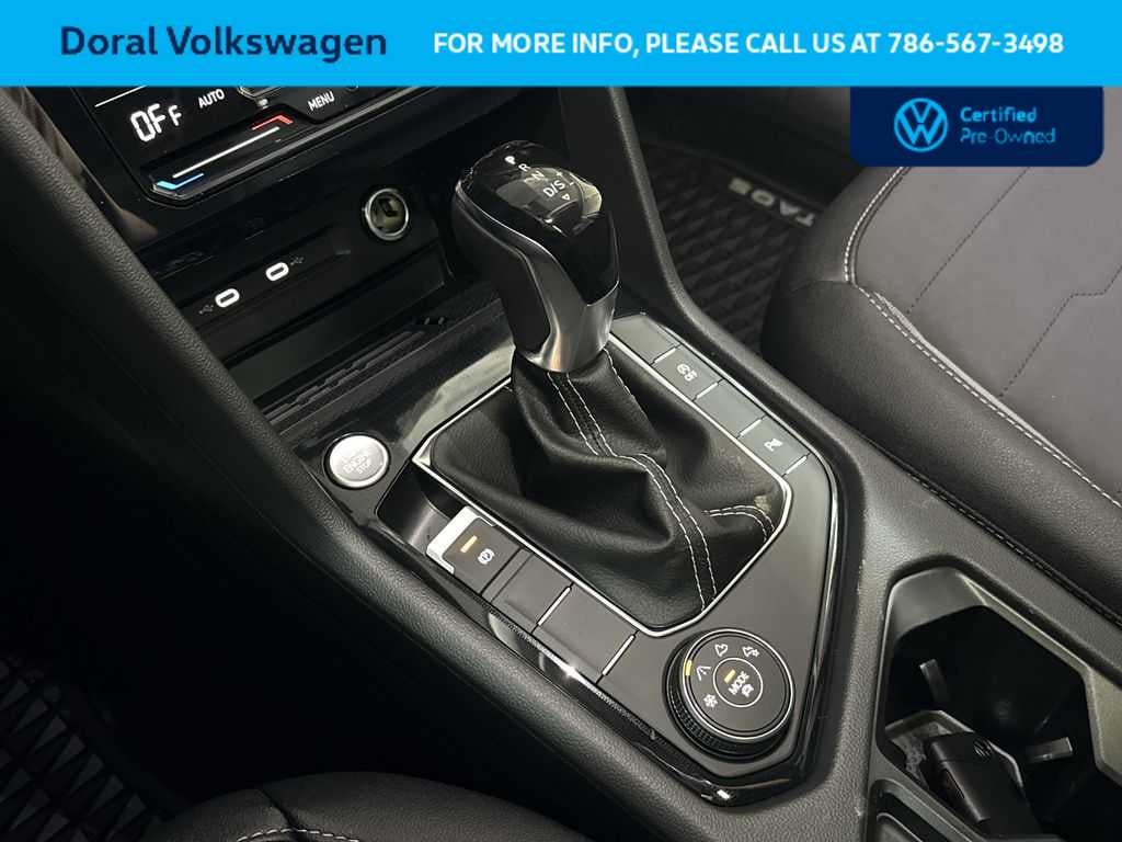 2025 Volkswagen Taos SE Black