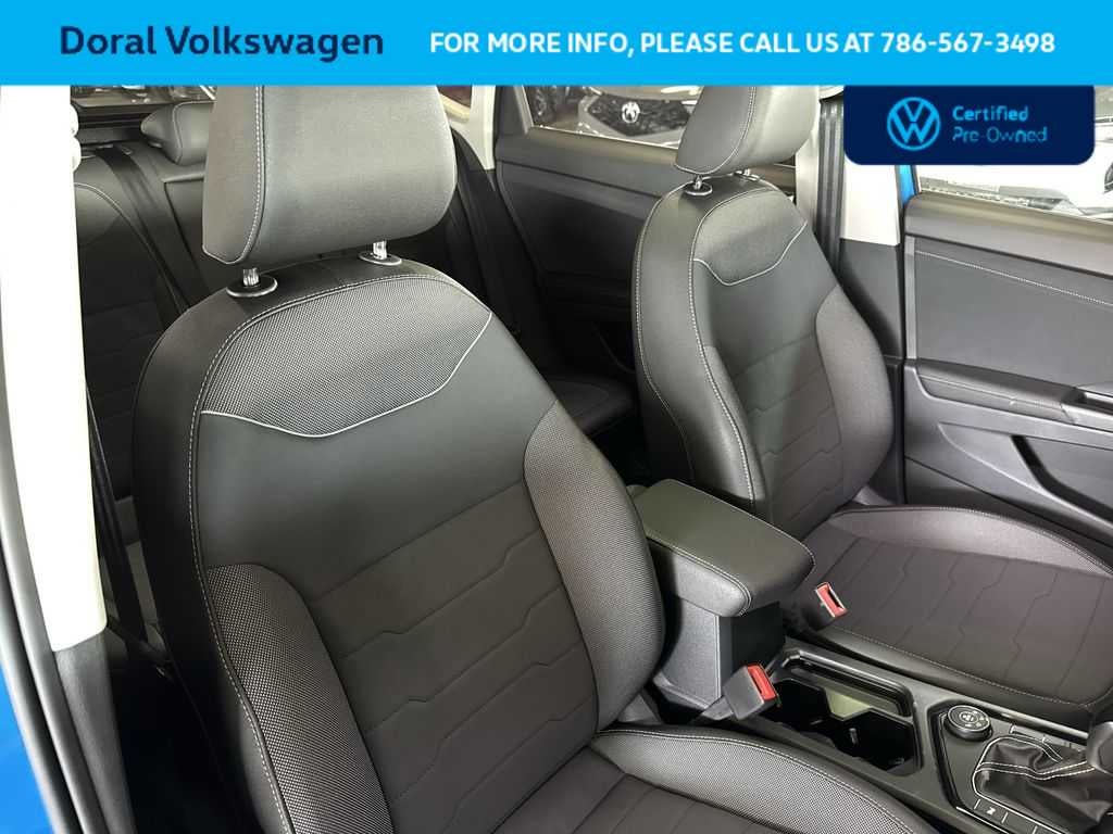 2025 Volkswagen Taos SE Black