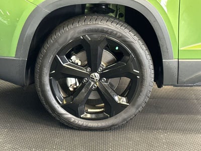 2025 Volkswagen Taos SE Black