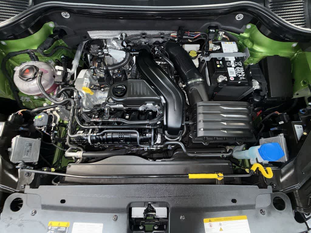 2025 Volkswagen Taos SE Black