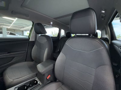 2025 Volkswagen Taos SE Black