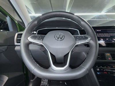 2025 Volkswagen Taos SE Black