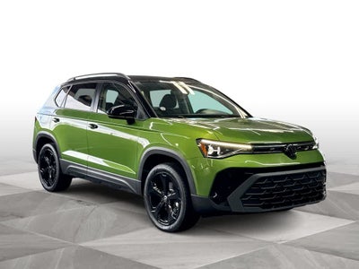 2025 Volkswagen Taos SE Black