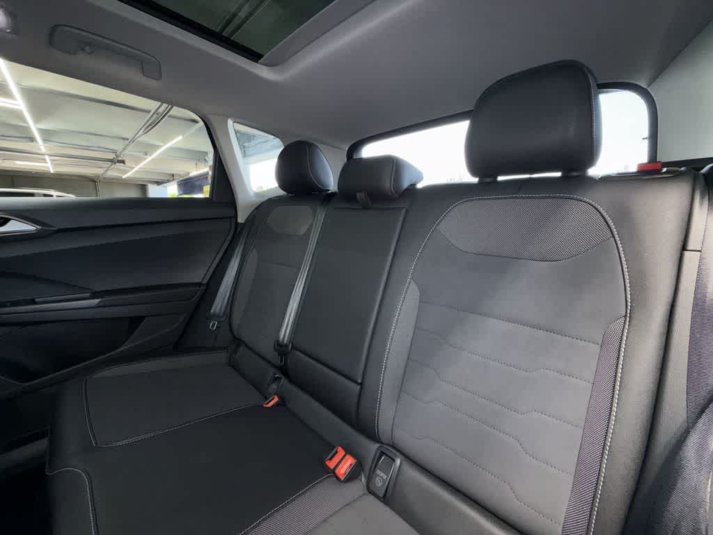 2025 Volkswagen Taos SE Black