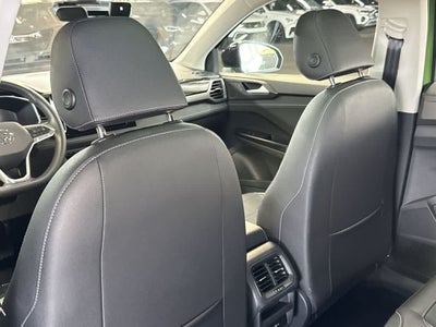 2025 Volkswagen Taos SE Black