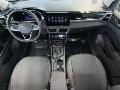 2025 Volkswagen Taos SE Black