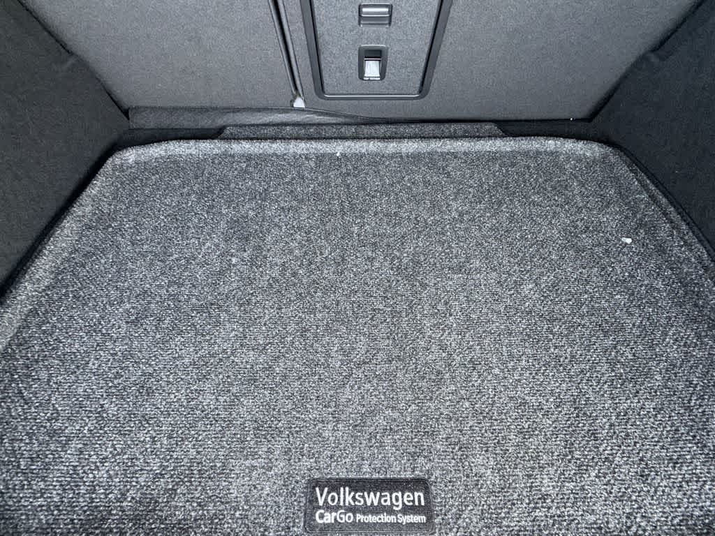 2025 Volkswagen Taos SE Black