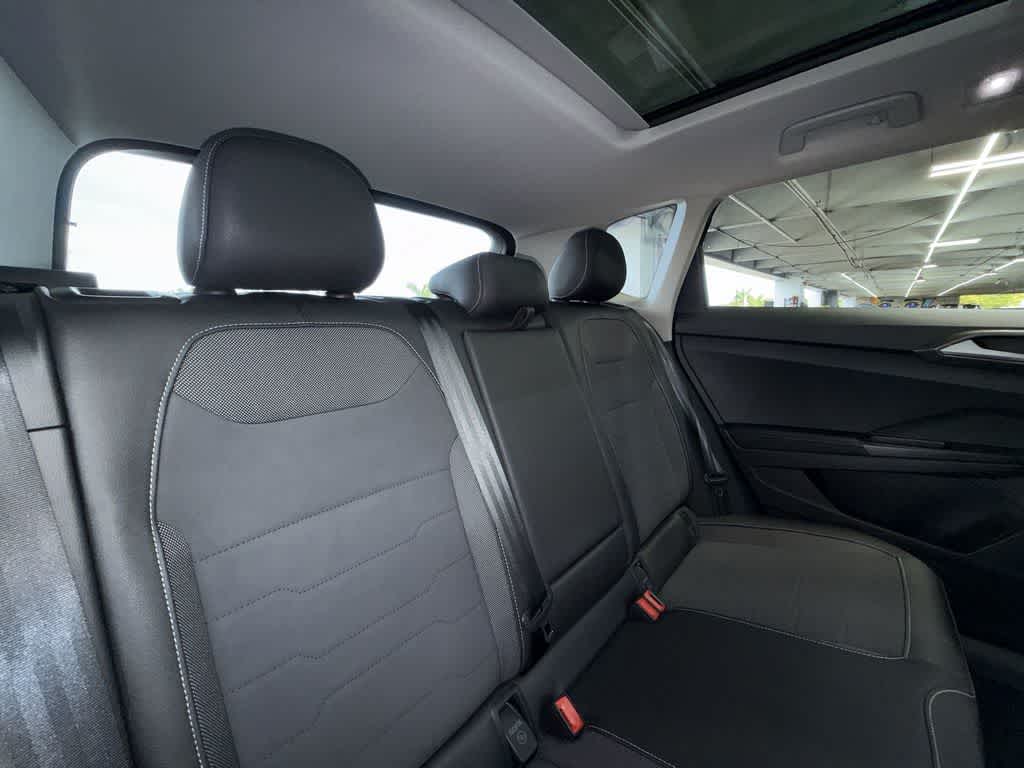 2025 Volkswagen Taos SE Black