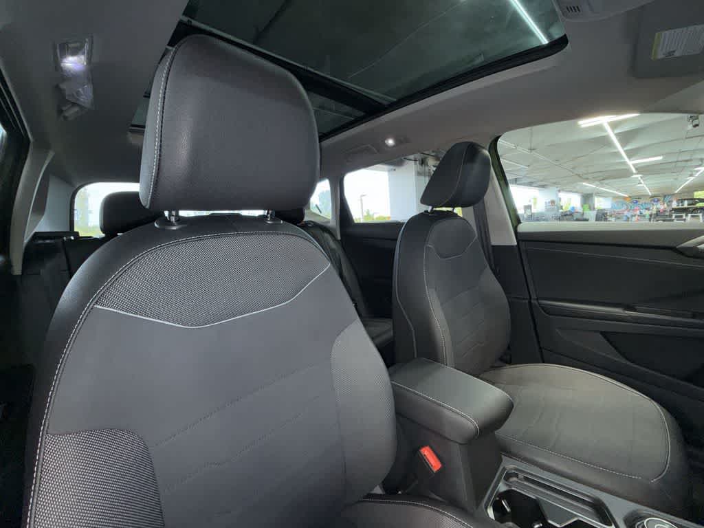 2025 Volkswagen Taos SE Black