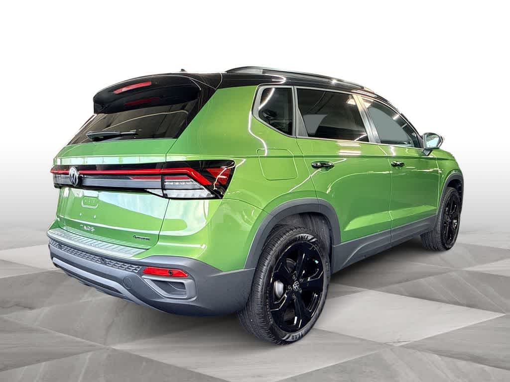 2025 Volkswagen Taos SE Black