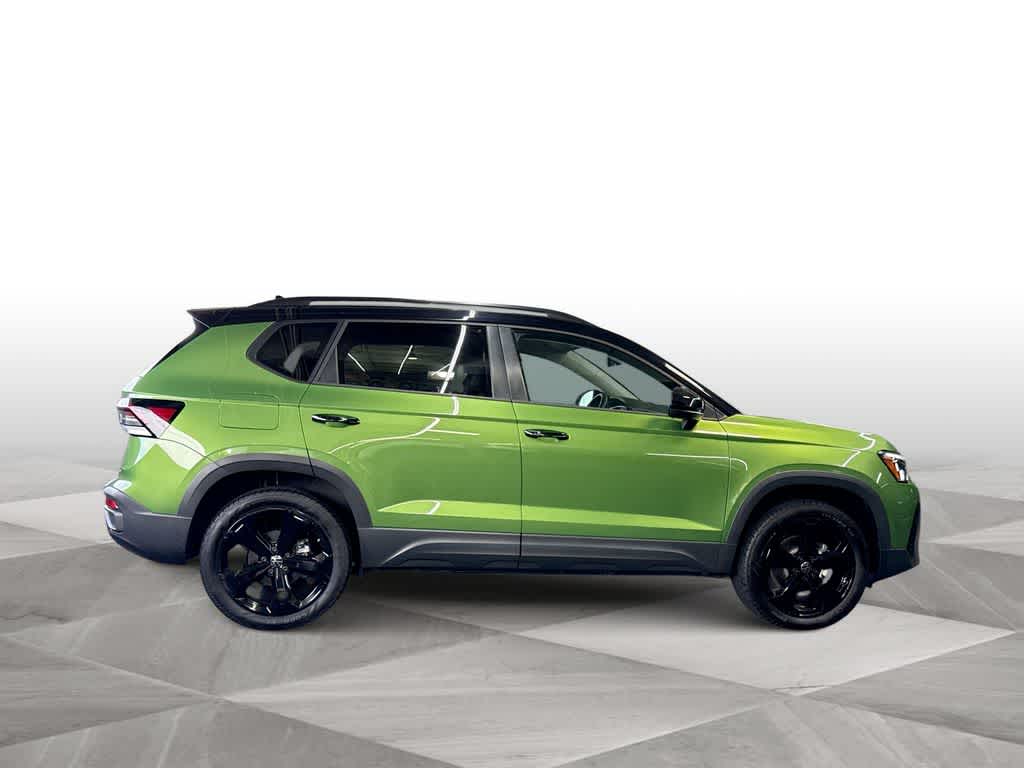 2025 Volkswagen Taos SE Black