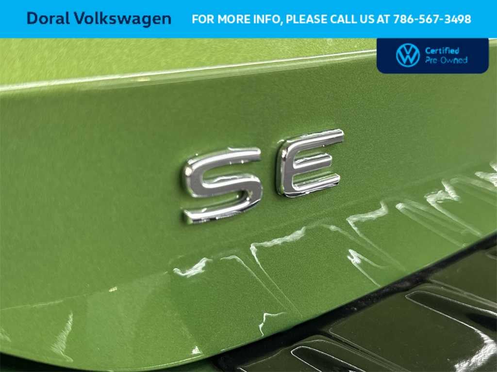 2025 Volkswagen Taos SE Black