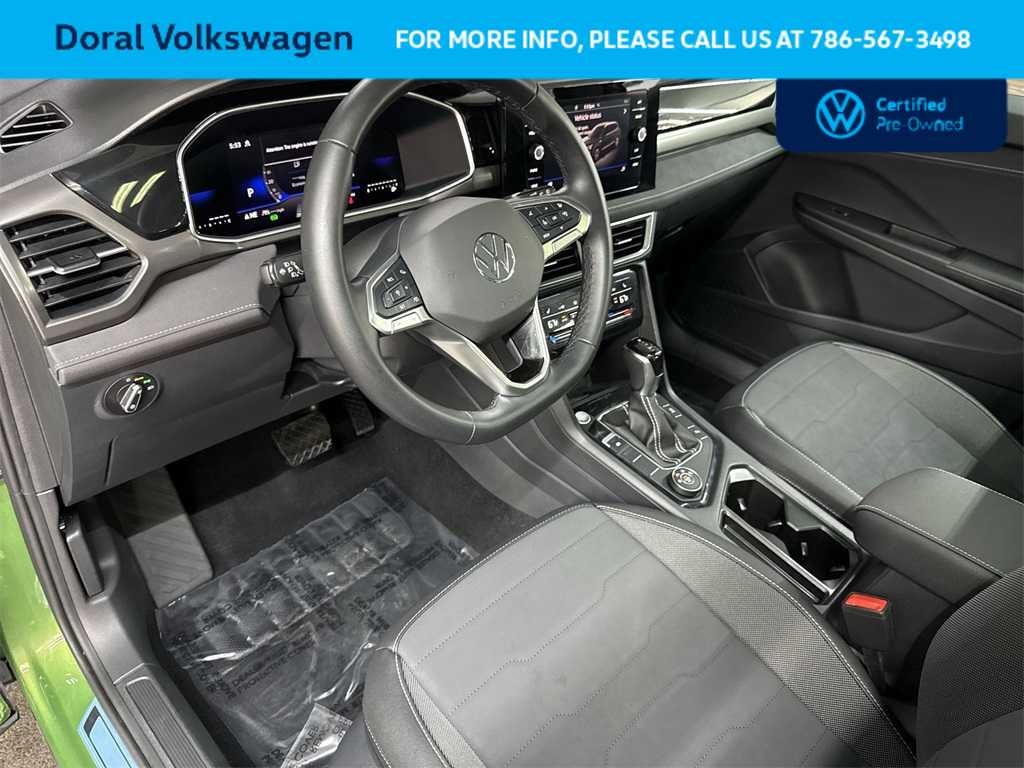 2025 Volkswagen Taos SE Black