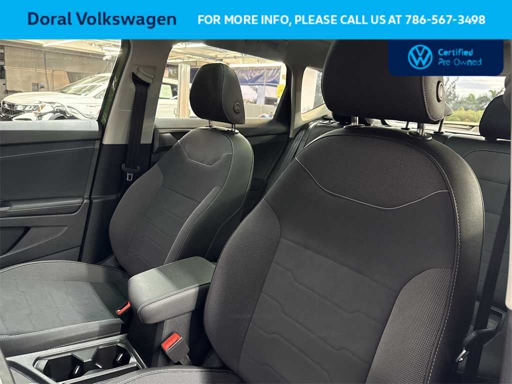 2025 Volkswagen Taos SE Black