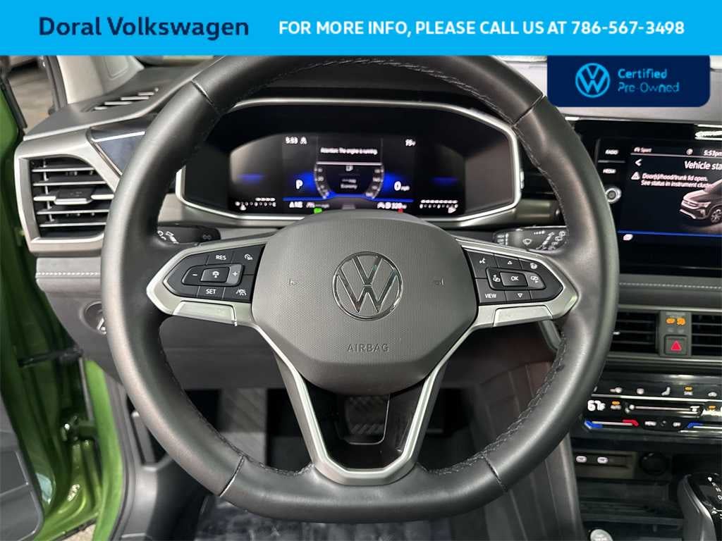 2025 Volkswagen Taos SE Black