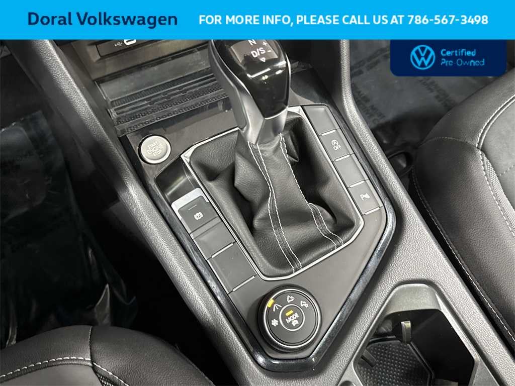 2025 Volkswagen Taos SE Black