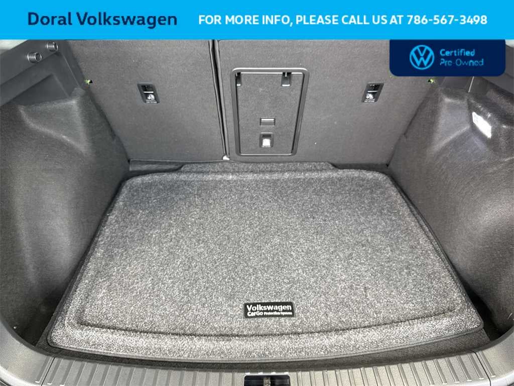 2025 Volkswagen Taos SE Black