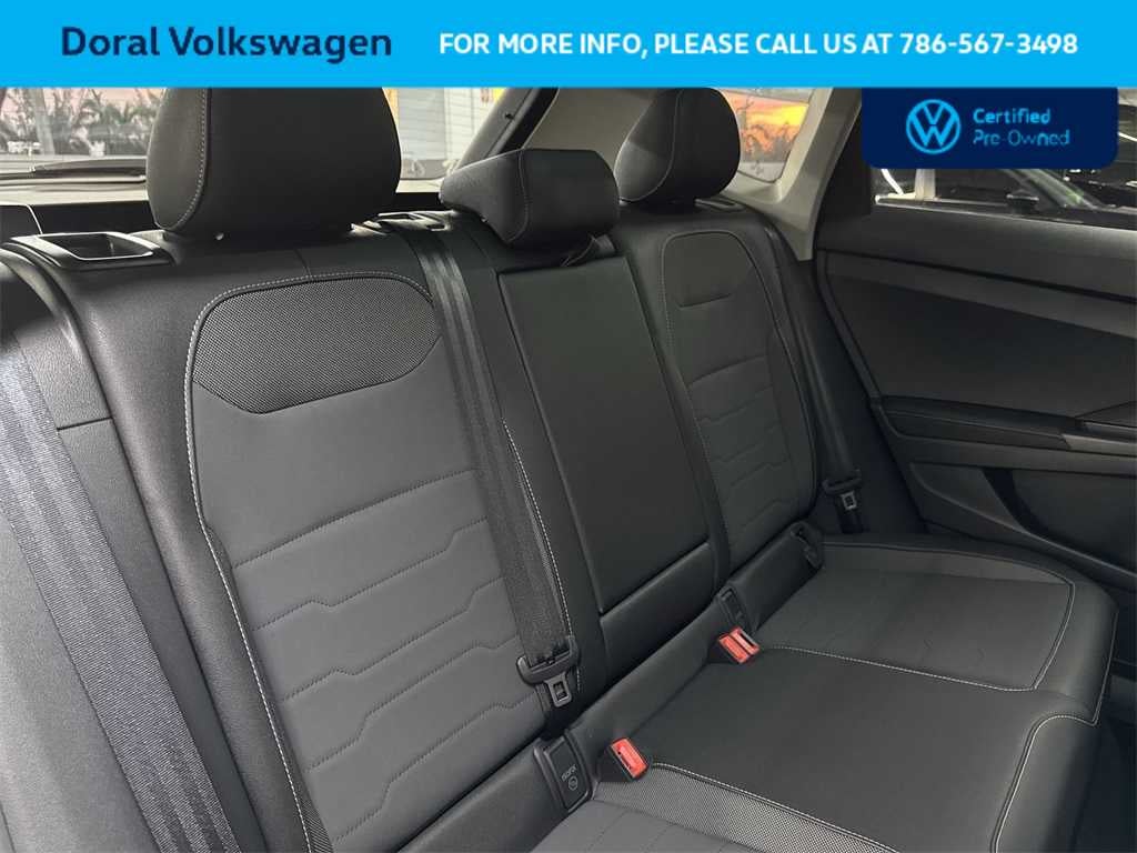 2025 Volkswagen Taos SE Black