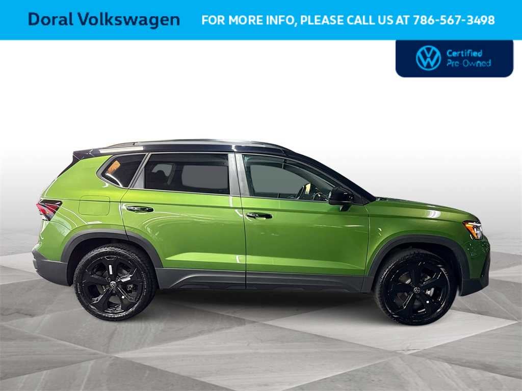 2025 Volkswagen Taos SE Black