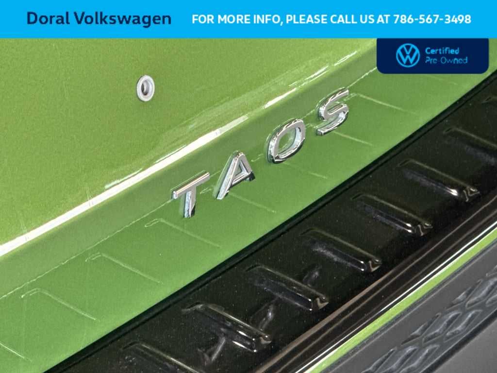 2025 Volkswagen Taos SE Black