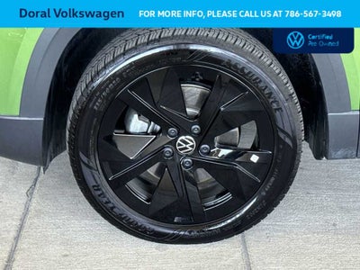 2025 Volkswagen Taos SE Black