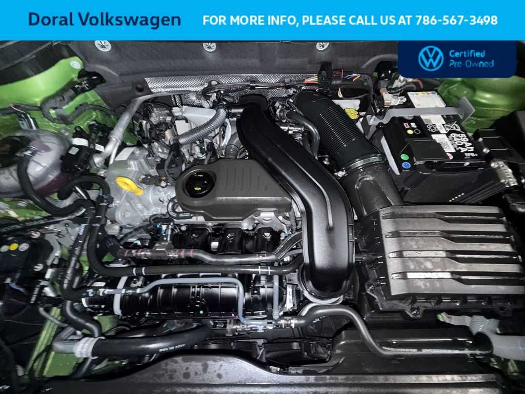 2025 Volkswagen Taos SE Black