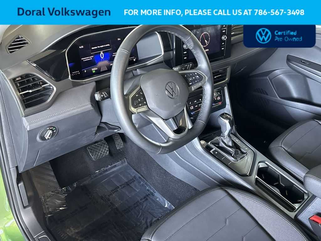 2025 Volkswagen Taos SE Black