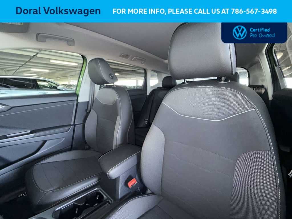 2025 Volkswagen Taos SE Black