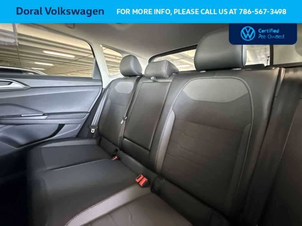 2025 Volkswagen Taos SE Black