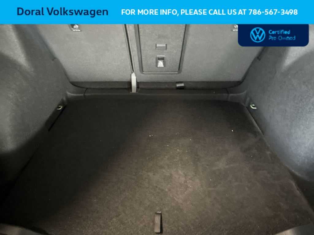 2025 Volkswagen Taos SE Black