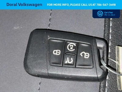 2025 Volkswagen Taos SE Black