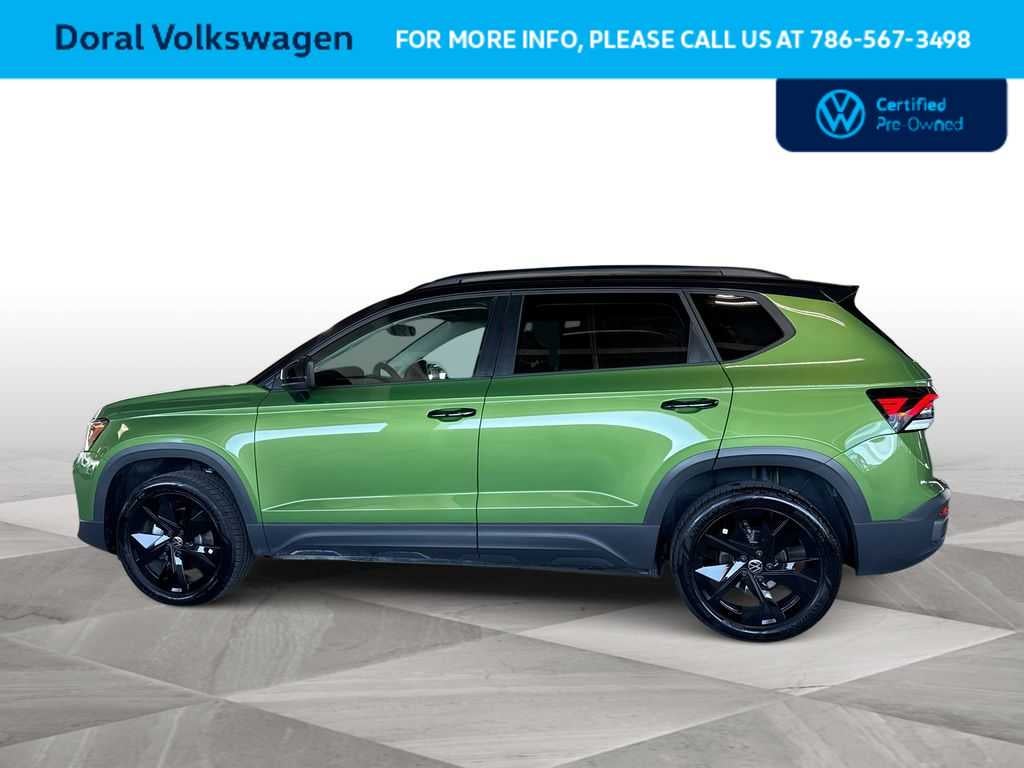 2025 Volkswagen Taos SE Black