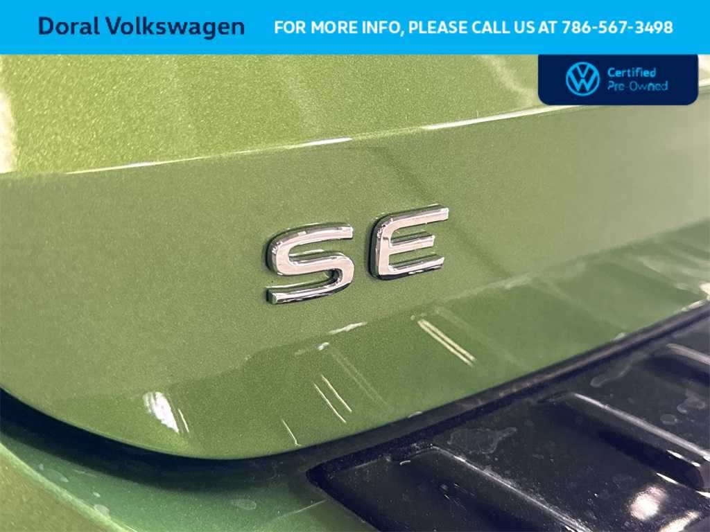 2025 Volkswagen Taos SE Black