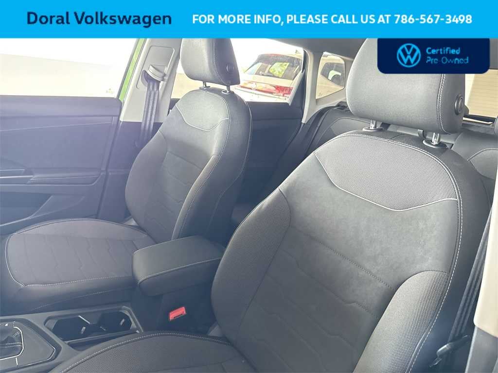 2025 Volkswagen Taos SE Black