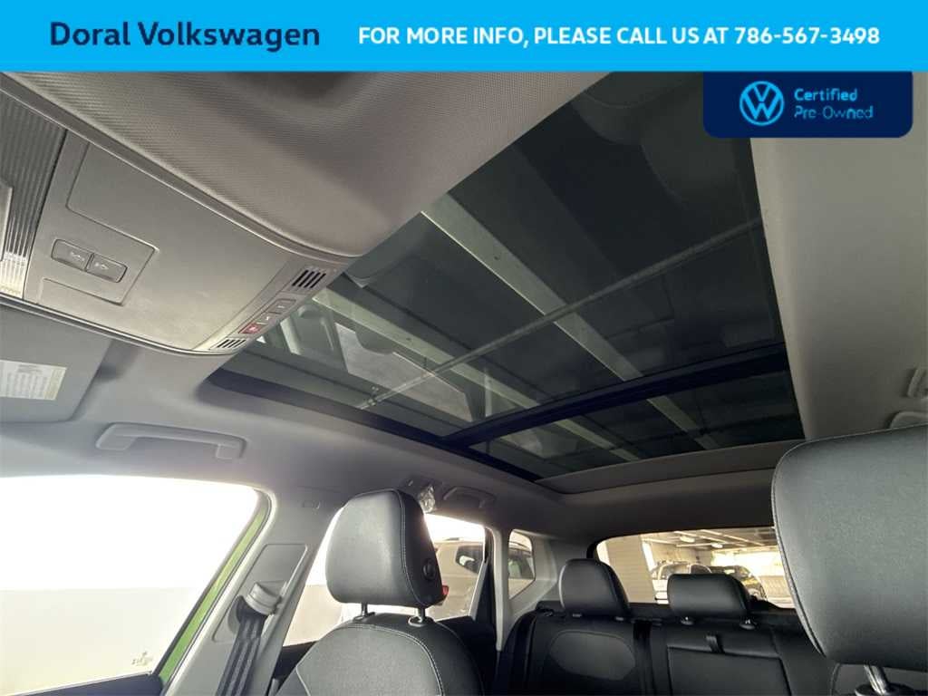 2025 Volkswagen Taos SE Black