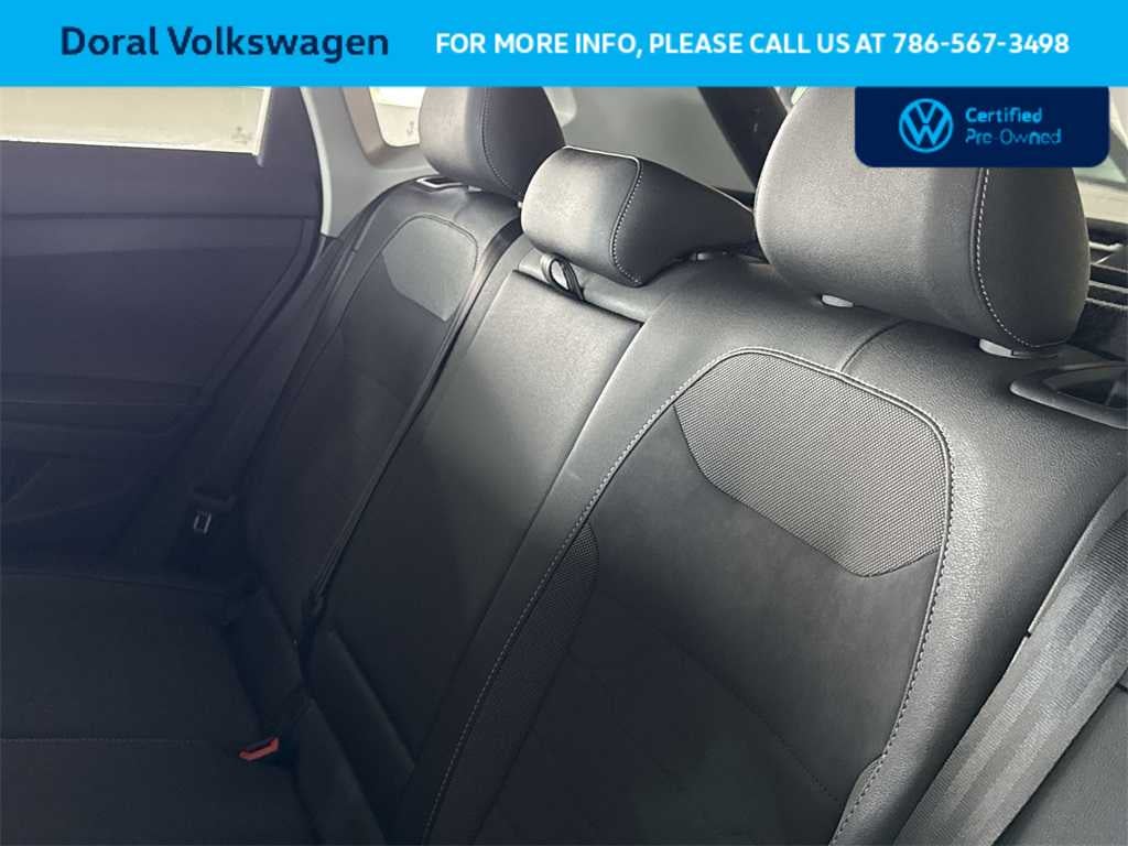 2025 Volkswagen Taos SE Black