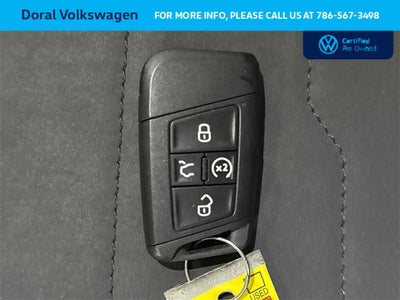 2025 Volkswagen Taos SE Black