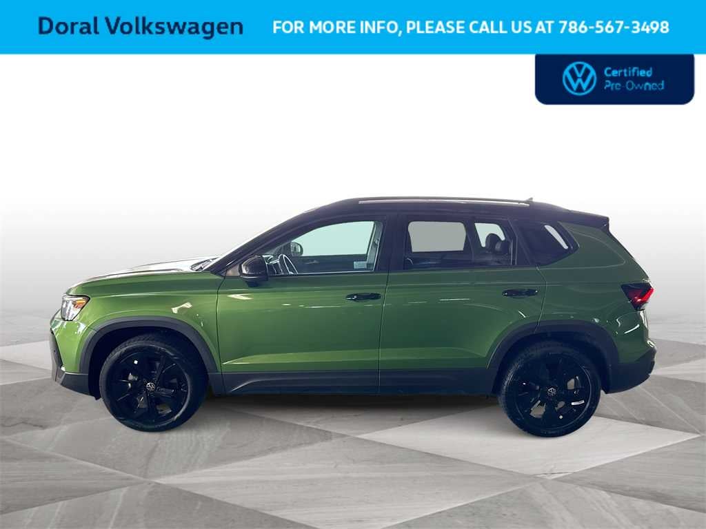 2025 Volkswagen Taos SE Black