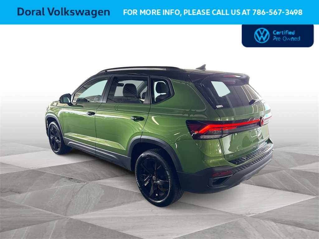 2025 Volkswagen Taos SE Black